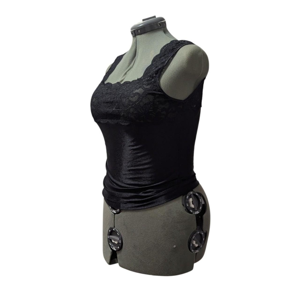Black Lace Trim Tank Top - Picture 2 of 4